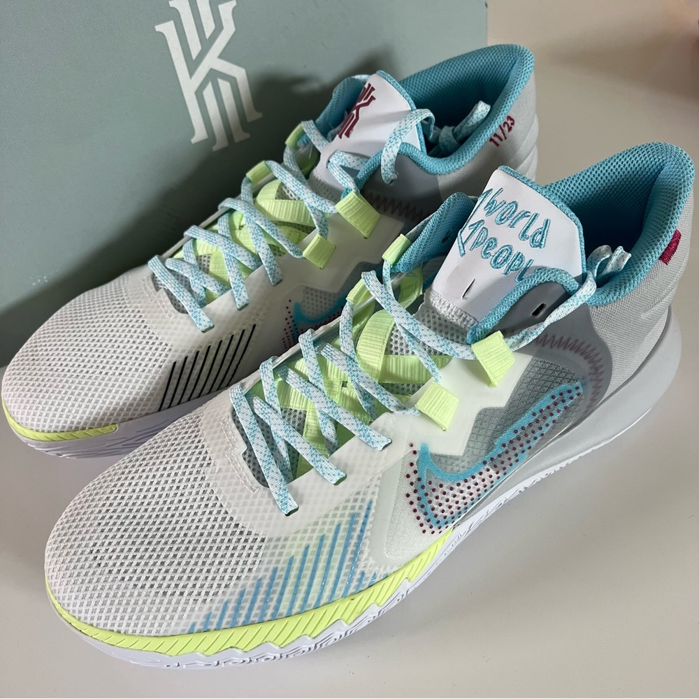 Nike Kyrie Flytrap V Grey Fog Men's Basketball Shoes
Mens Size 13 New with BOX